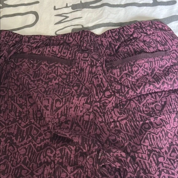 Purple patterned capris - Picture 6 of 7